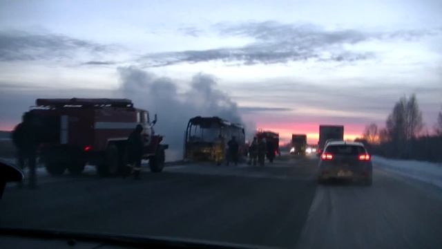 Сгорел пассажирский автобус на трассе Екатеринбург-Ч?