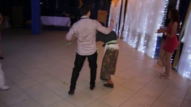 Прикол на свадьбе. Баба Яга на свадьбе!