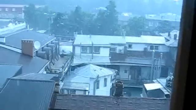 Дождь идет. Ливень в Ялте 13 августа 2010