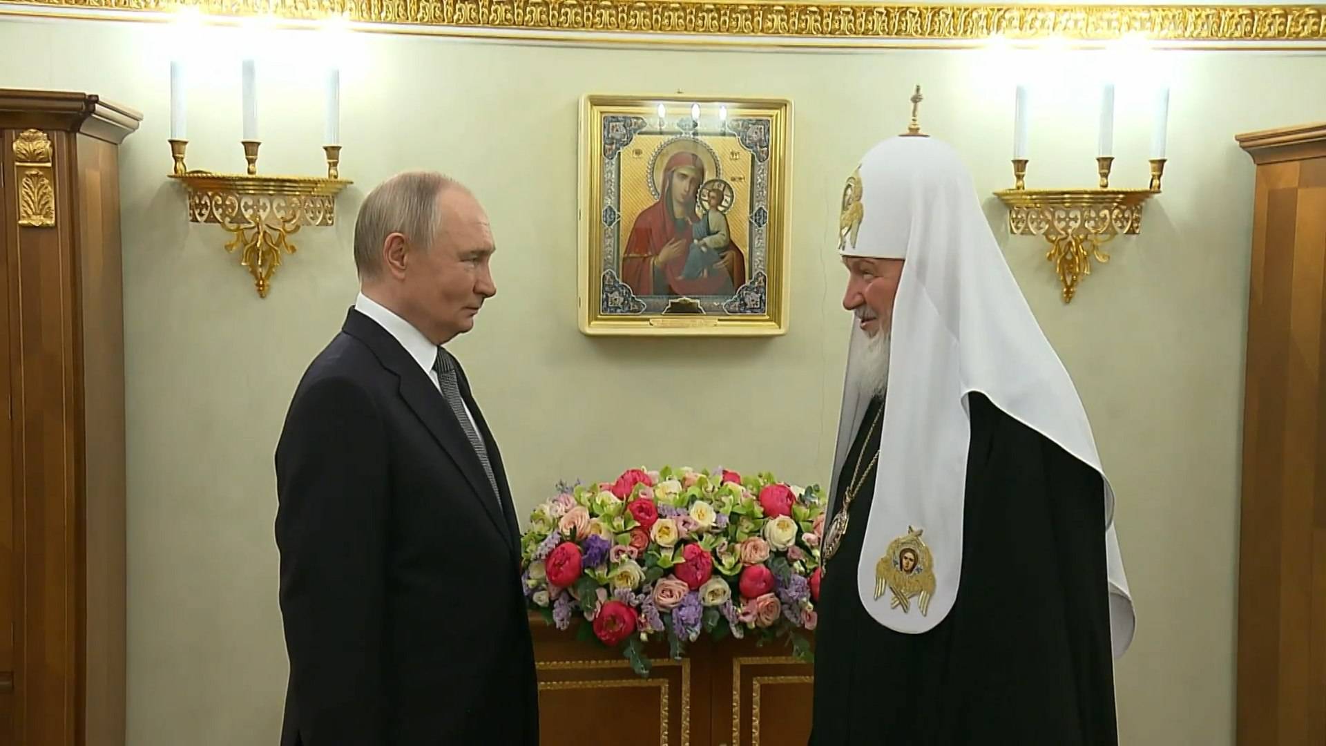Путин поздравил патриарха Кирилла с днём тезоименитства — видео