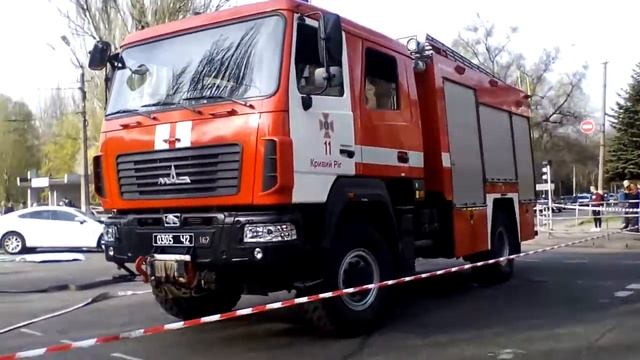 Кривой Рог.Улица Героев АТО Пожарная машина на месте а