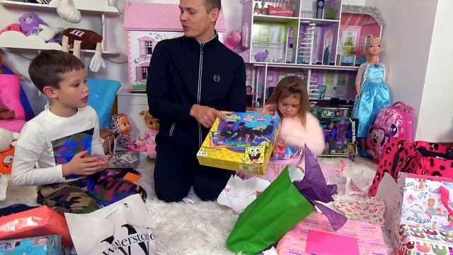 MISTER MAX | МИСТЕР МАКС - Подарки для и от ОДНОКЛАССНИКОВ    Распаковка игрушек  Unboxing toys and