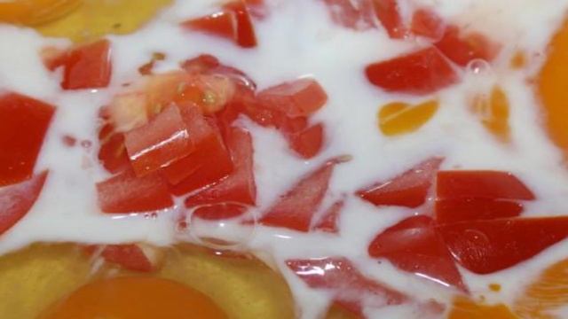 Завтрак из сытного омлета