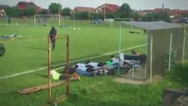 This is Хорошо - Мальчик играет со змеёй