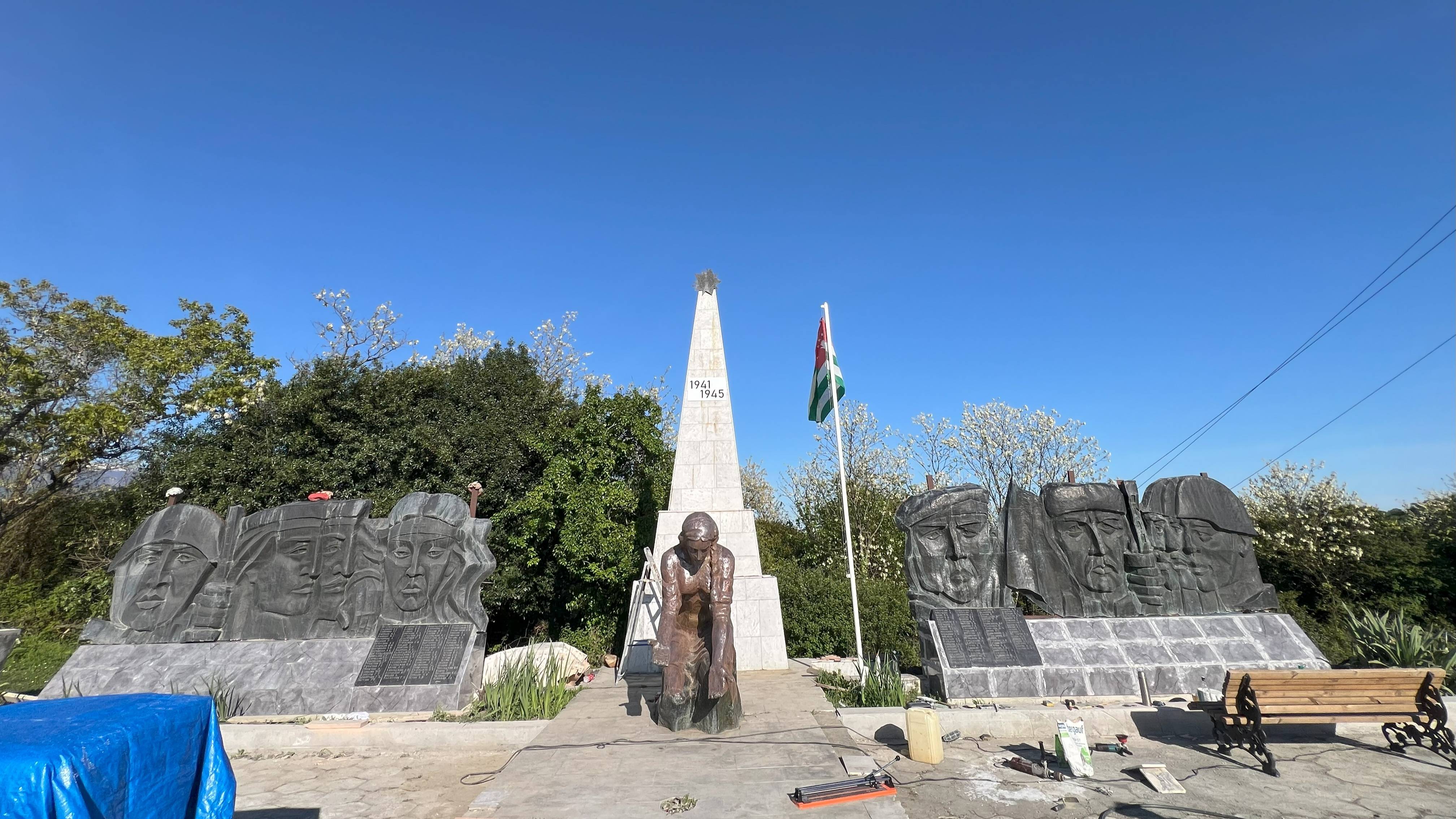 Реконструкция памятника ВОВ в с. Амжикухуа