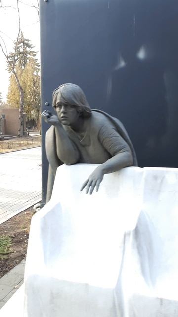 Могила Галины Волчек