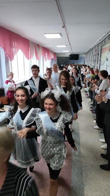 Проход 11 кл. «живому коридору» 2