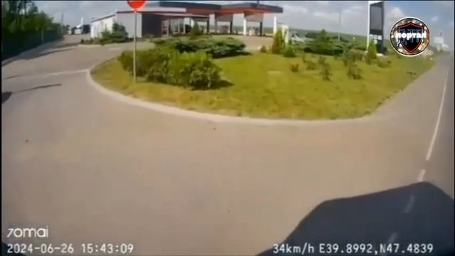 Фура оказалась привлекательней: молодой гонщик избег?