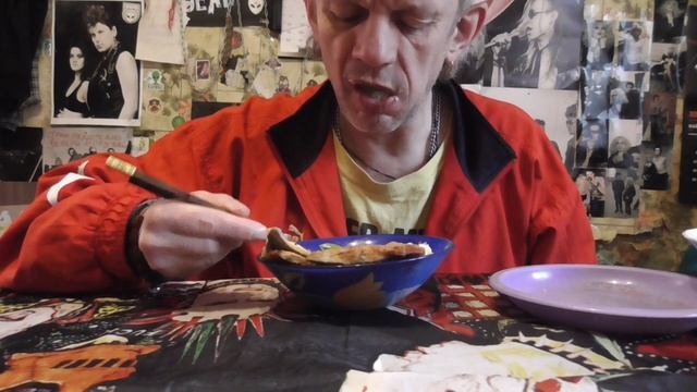 мукбанк окрошка картофельное пюре жареная камбала
