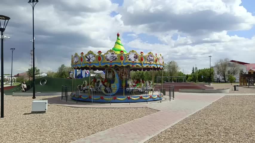 В Троицке в парке имени Томина, кажется, заработала карусель.