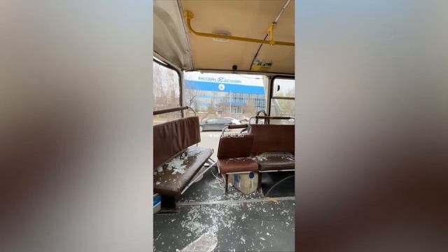 "Газель" налетела на стоячий автобус