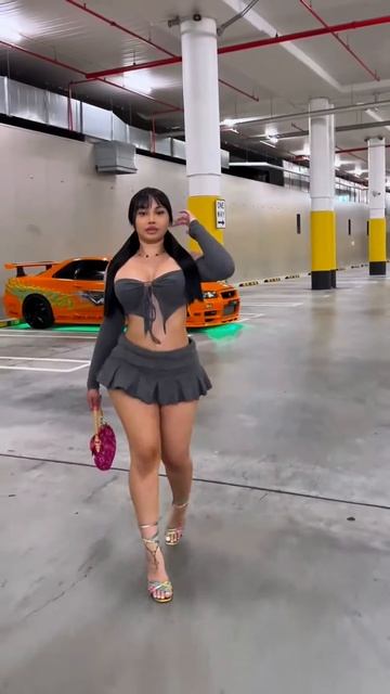 fR46ux8iSKE - This girl looks stunning in these outfits #shorts #style #fashion