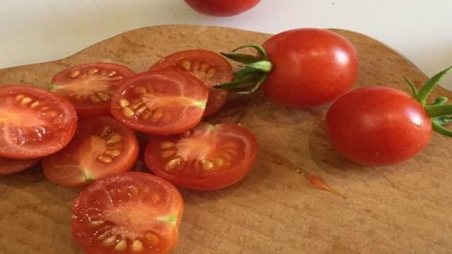 Салат из помидоров и брынзы