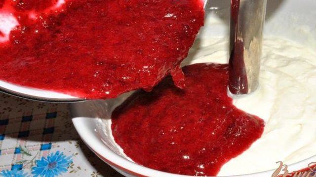 Клюквенное мороженое из творога