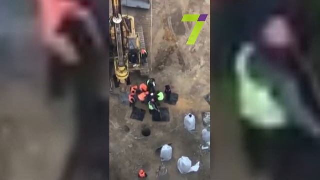 Рабочий упал в 15-метровую яму на одесской стройке