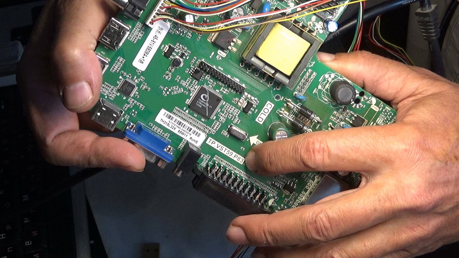 Ремонт телевизора BRAVIS не включается