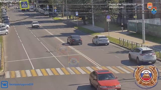 На проспекте Мира в Калининграде машина врезалась и у?