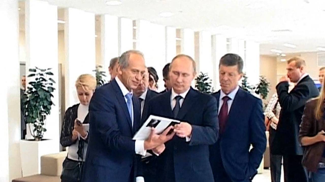 Как мы с Владимиром Владимировичем Олимпийский Университет открывали)