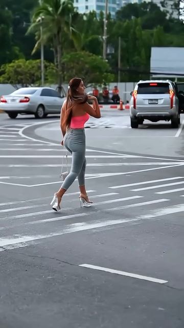 ewNcaeNLdbE - These Fit Jeans look beautiful on this girl #shorts