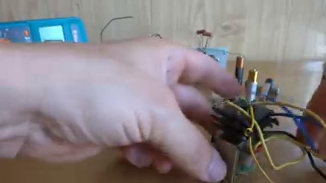 220 вольт из Севшей батарейки Да Очень Просто_v240P