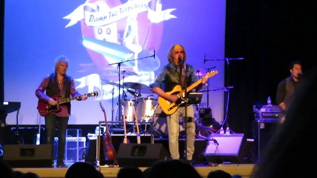 Damn The Torpedos - Listen To Her Heart (Tom Petty cover) Live@Newtown Theatre
