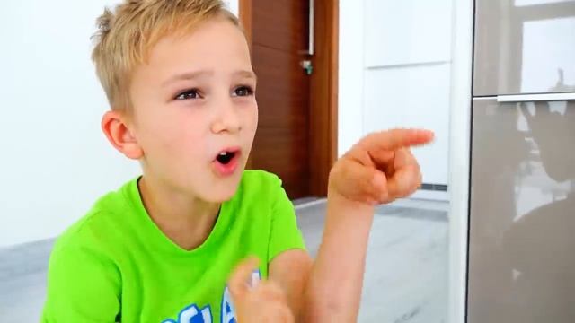 Влад и Никита Влад и Никита делают игрушки из воздушных шаров