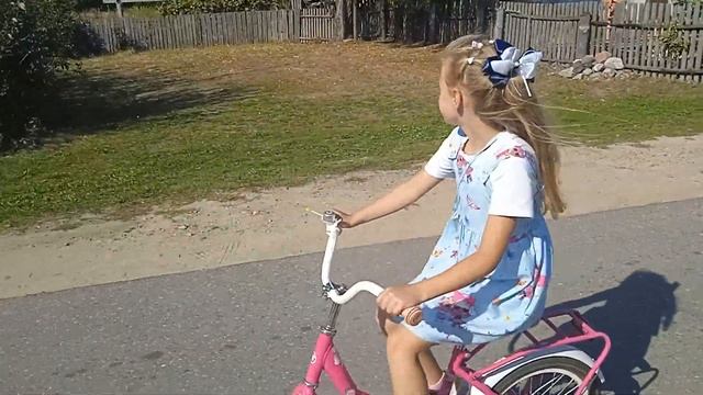 Вика и Мама #Прогулка на велосипедах #