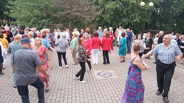 Танцуют все..... 25.05.25 Гомель парк Луначарского 🥰💫