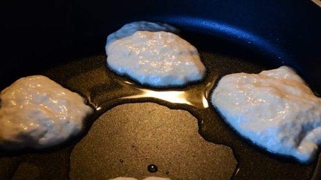 Быстрые оладьи на сухих дрожжах