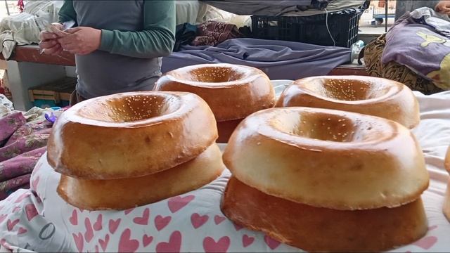 Узбекская лепёшка, которую мне ак и не удалось попробовать. А почему? Смотрите в описании