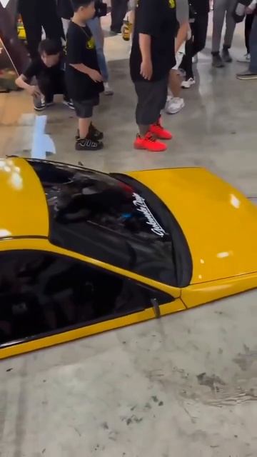 Застрял в текстурах: на Тайване построили самую низкую в мире машину — Honda Civic, которую прозв...