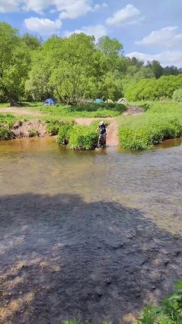 Surron X прохват через реку