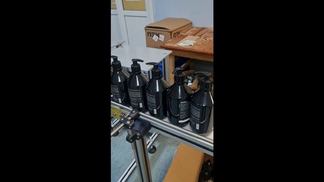 Этикетировщик для цилиндрических флаконов. Флакон 500 мл