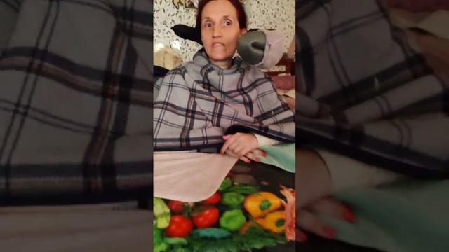Вечера доброго друзья 🥰  У нас на ужин пельмешки 🤗 Огород уже полили, покушаем и спать