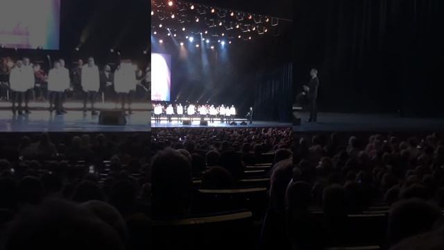 1000261477.mp4 Хор Сретенского монастыря-,,Помолимся за родителей"