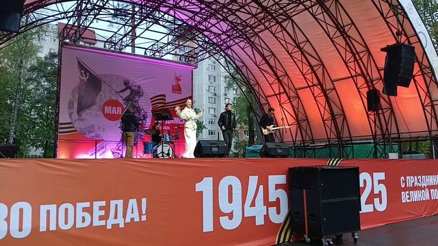 Кавер – группа "Богемия".
Девочки, Мальчики танцуют.......