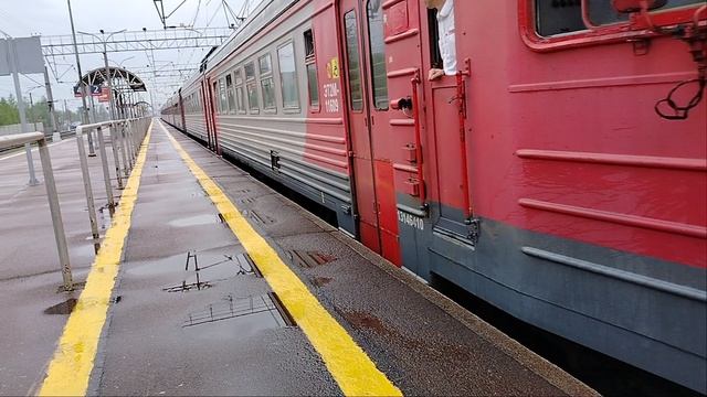 23 мая 2025 Электропоезд ЭТ2М-116 Сообщением Любань-Санкт-Петербург Отправляется с платформыСлавянка