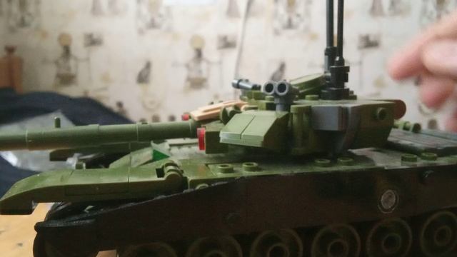 обзор 3-ёх отечественных танков.  2 т-90 и 1 кв-1