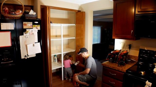 Как я построил умную кладовку мечты за 7 дней — с секретом в задней стенке!