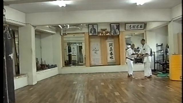 Сенсей Суичи Арагаки ,обучает Филимонова таи -собаки ,?