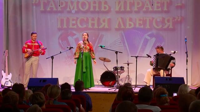 "Гляжу в озера синие" - Анна Вяткина.