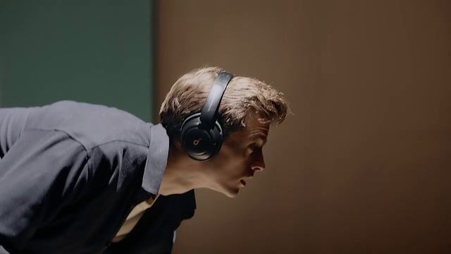 Soundcore by Anker Life Q30 — это гибридные беспроводные полноразмерные наушники.
