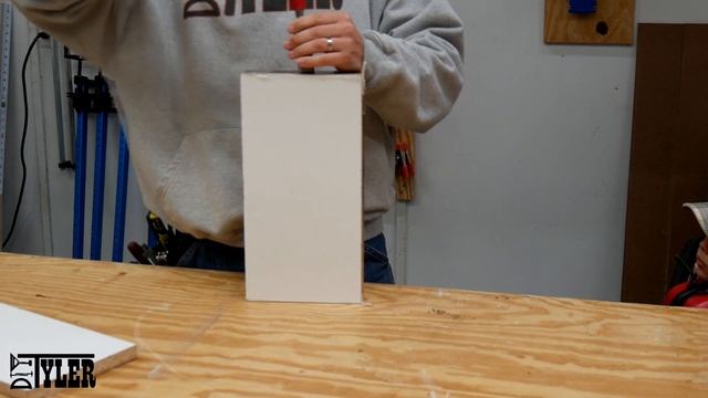 Эпоксидная лампа из гнилой дощечки: как я ожил в серой офисной зиме