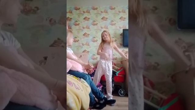 танцую под разные треки🙃🌒🫟☕