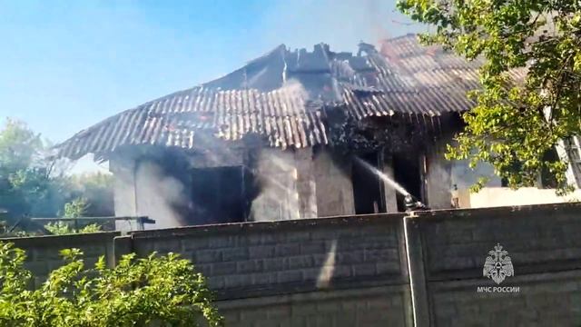 Сотрудники МЧС России ликвидировали пожар в Макеевке