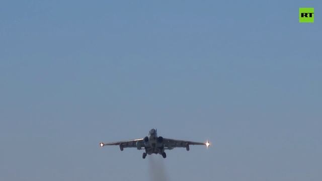 Штурмовики Су-25 ВКС России наносят точные удары по технике ВСУ в зоне СВО