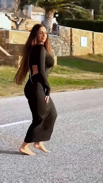NxTgx6hse8o - Stunning tight long black dress summer outfit idea for the weekend #fashion  #style #o