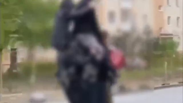 Пятеро школьников прокатились на одном электросамокате в Калининграде