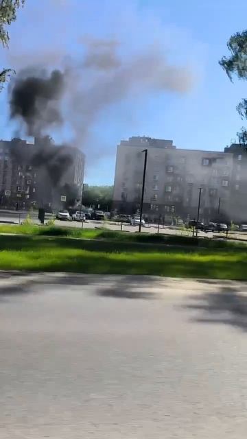 ЗАГОРЕЛАСЬ МУСОРКА: в Ямном в ЖК "Финский квартал" загорелась площадка для сбора ТКО.