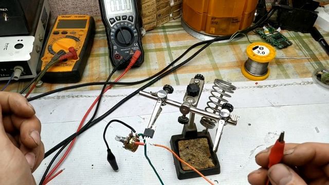 Простой регулятор напряжения на одном MOSFET транзисторе